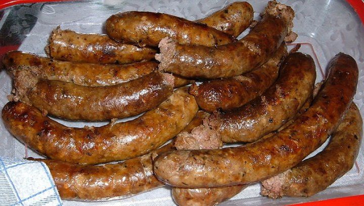 Cum se prăjesc corect cârnaţii. Ai făcut-o greşit până acum - secretul care îi face delicioşi!