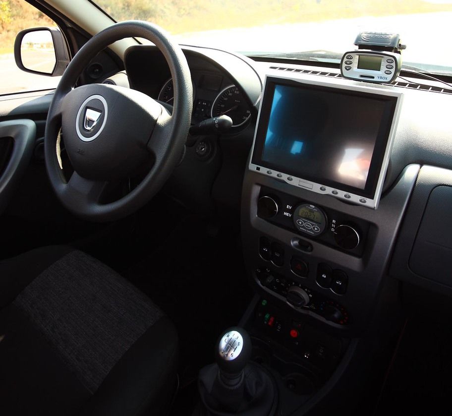 Dacia. Dacia Duster. Dacia Duster Grand Hamster. Aşa arată un Duster hibrid. Are motorul în spate