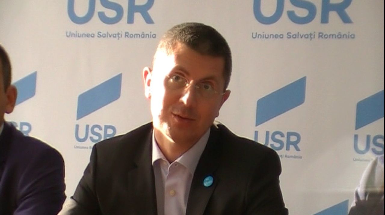 Parlamentarii USR au intrat de luni în grevă japoneză. Banderole ”Fără Penali” pe braț