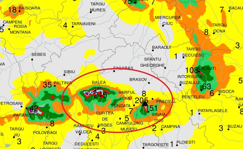 Zăpadă de 2,5 metri în România și continuă să ningă