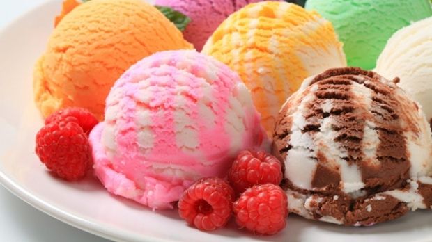 Cum să prepari o îngheţată delicioasă la tine acasă. Este mult mai sănătoasă