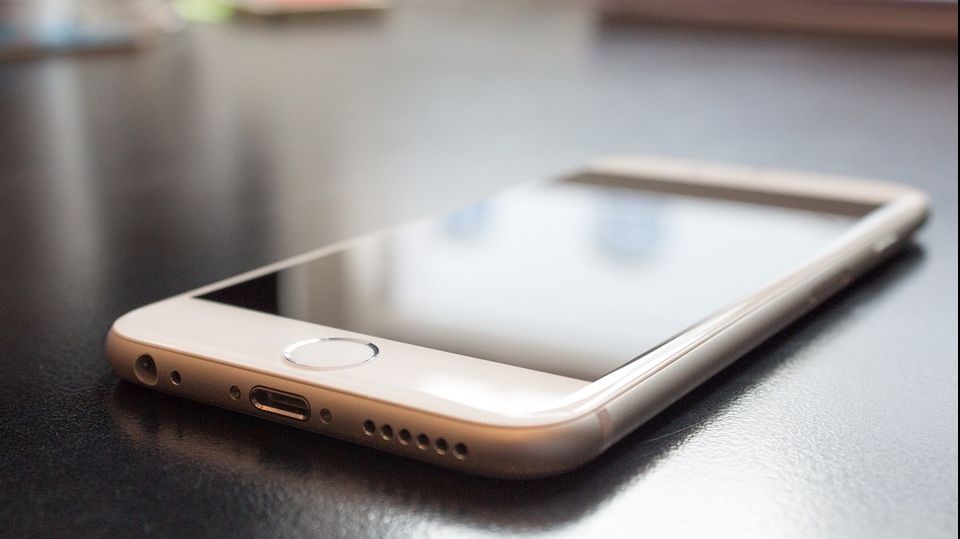 Nu le mai arunca. Întrebuințarea neștiută a telefoanelor mobile vechi