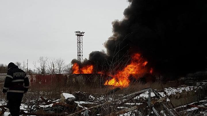 Incendiu pe platforma fostei rafinării Astra (Galerie foto)