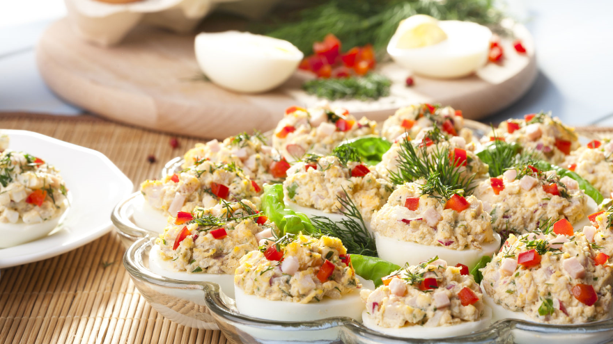 Cum să faci altfel de ouă umplute. Iată reţeta care te va face să le prepari doar aşa 