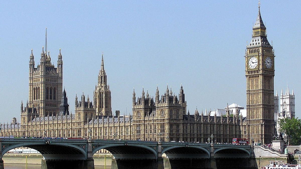 "Vorbiți o singură limbă, engleza! Trebuie impusă o dată". Anunțul care pune pe jar Marea Britanie