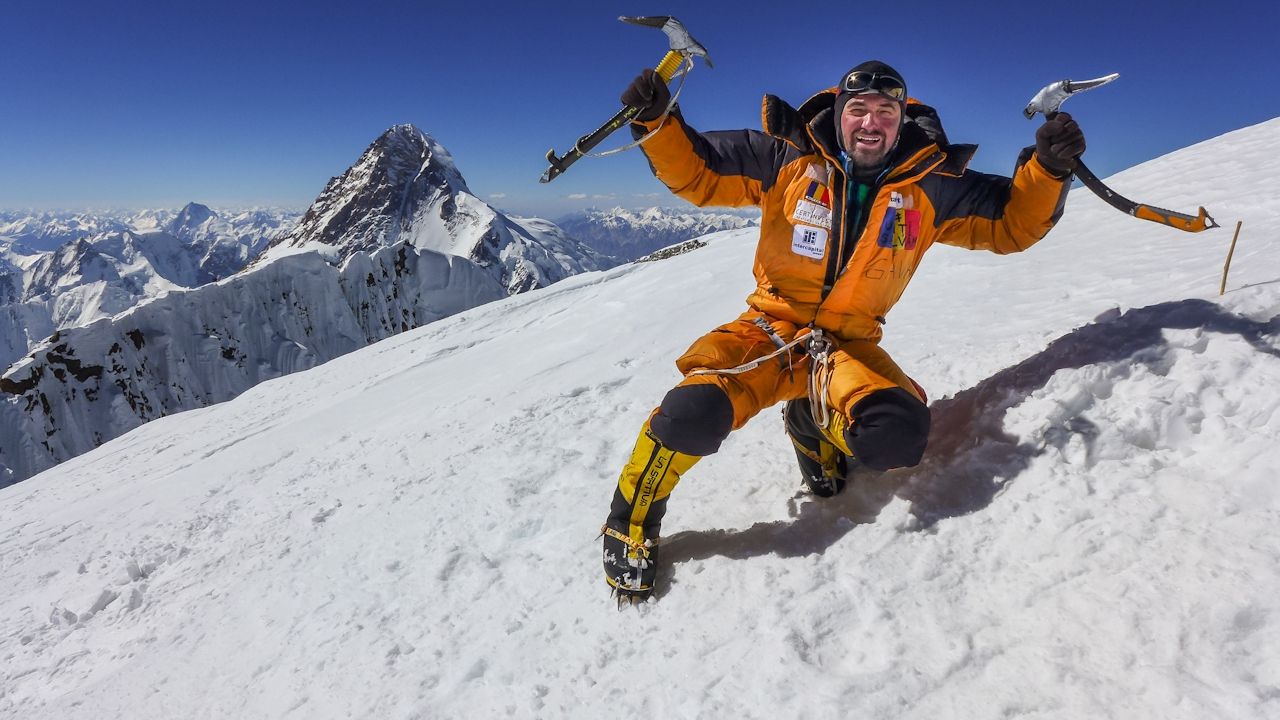 Expediție pe ”muntele ucigaș”. Alex Găvan urcă pe două vârfuri din Himalaya fără oxigen suplimentar 