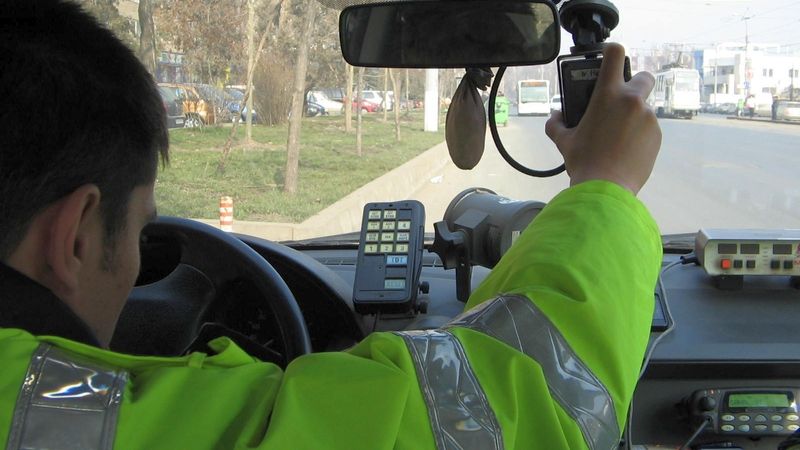 Răspunsul dat de poliție în caz de bate vântul când un șofer este prins cu radarul