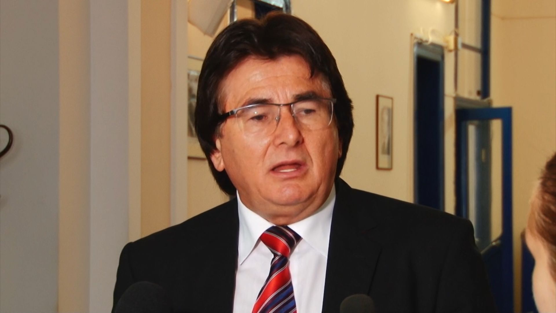 Angajată a Primăriei Timişoara, luată cu salvarea. A aflat că îi scade salariul la 5 000 RON