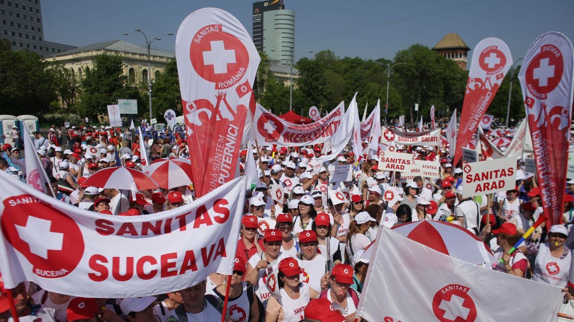 Protest cu 10000 de oameni în fața Guvernului. Sindicaliștii din sănătate, amăgiți cu noi promisiuni