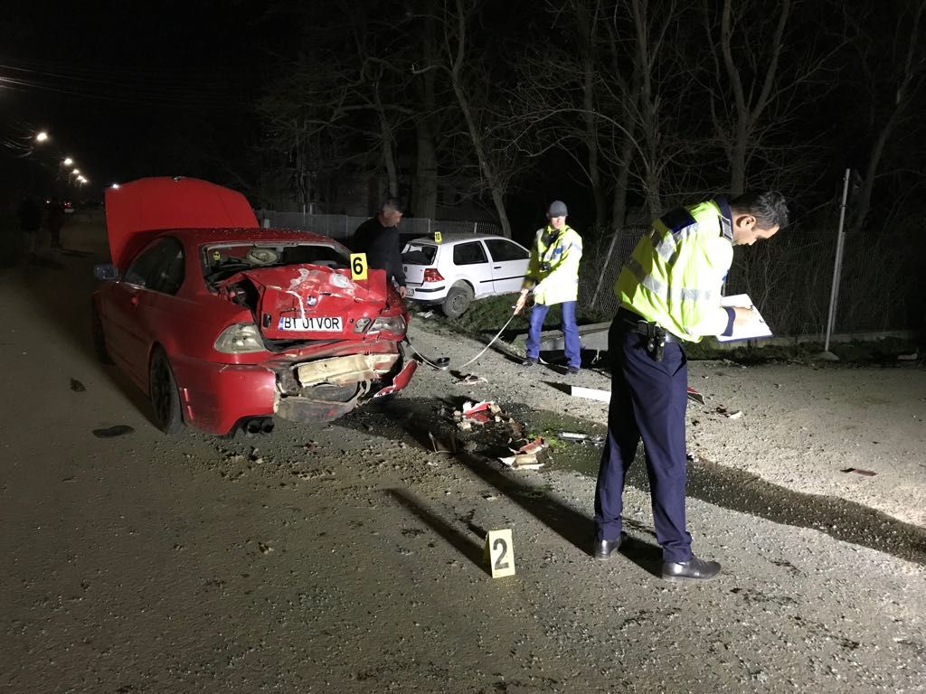 Accident groaznic în noaptea de Înviere. Doi tineri, în comă