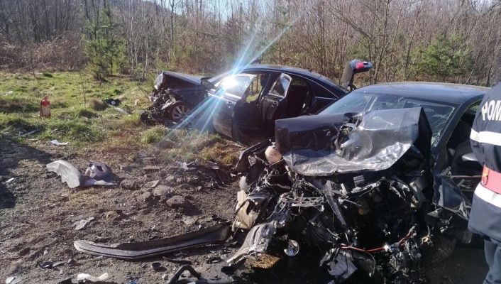 Tragedie în Vâlcea. Un copil de 2 ani a murit, altul luat cu elicopterul SMURD după o depășire auto