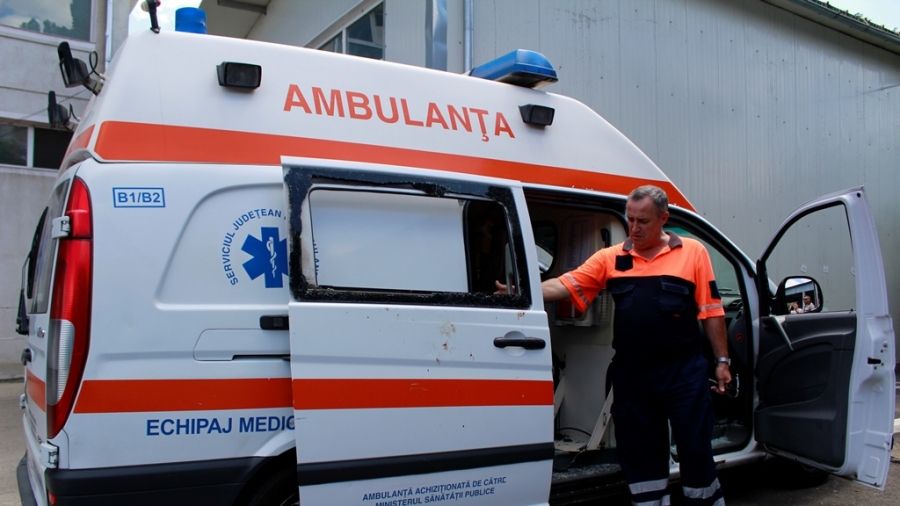 Distracţie la Mamaia: Trei tineri care ar fi consumat droguri au avut nevoie de Ambulanţă