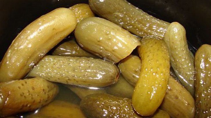 Avertismentul teribil al medicilor. Ce trebuie să știi înainte să mănânci castraveți murați