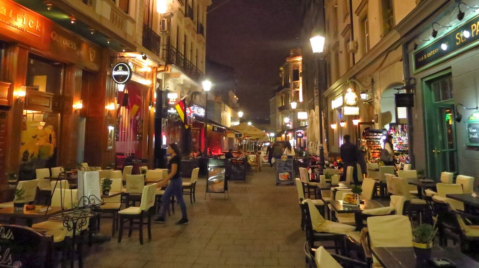 Dacă un bărbat vă cere să-i schimbaţi 500 lei într-un pub din Bucureşti, chemaţi imediat poliţia!