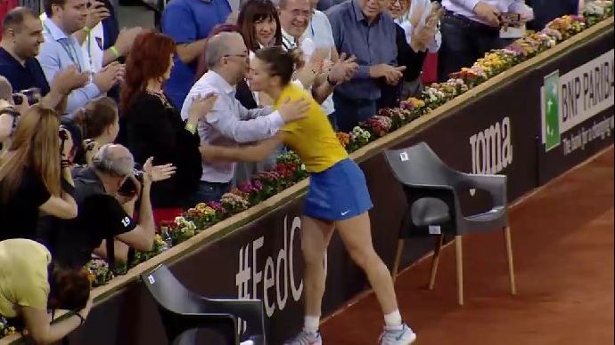 Emil Boc, după ce a fost îmbrățișat de Halep: Cămașa asta n-o mai spăl