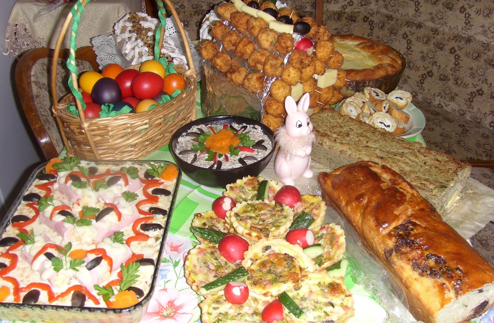 Cum să nu te îngraşi de Paşti: Trucuri simple de care poţi ţine cont