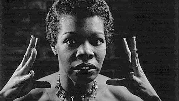 MAYA ANGELOU: "Mi-am dat seama că nimeni nu se naşte curajos, ci devine"