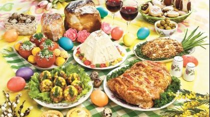 Meniu de Paşte 2018. Ouă roşii, aperitive, drob, ciorba, stufat, friptură de miel, cozonac şi pască