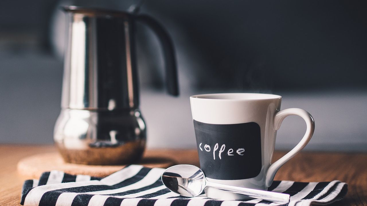 Trucul pentru o cafea perfectă. Ce trebuie să adaugi în ea înainte s-o prepari