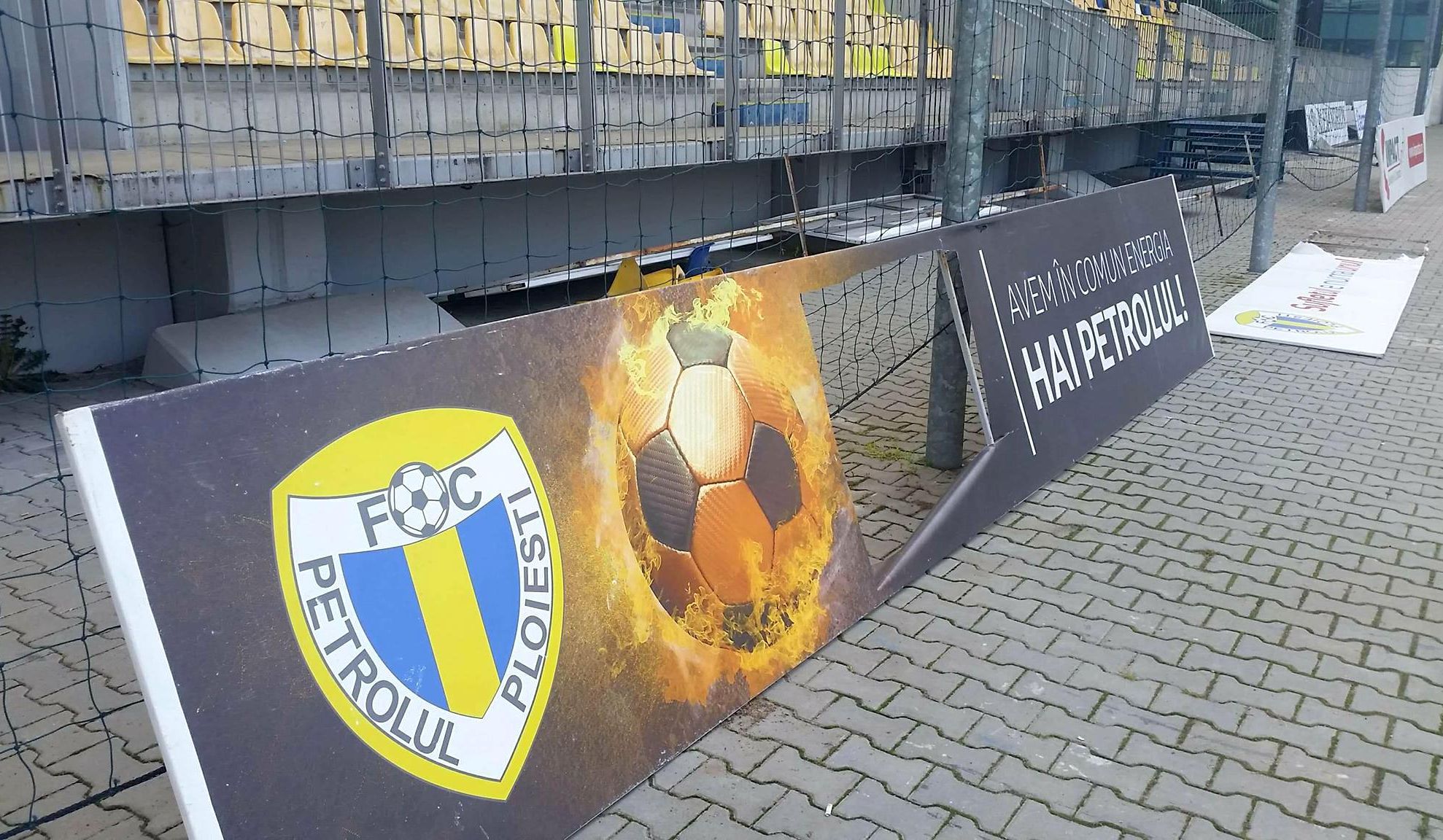 Stadionul "Ilie Oană", din Ploieşti, vandalizat în plină noapte! Atacatorii sunt căutați de poliție