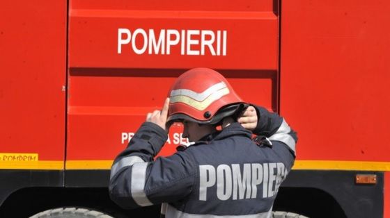 Panică la Constanţa: o mașină a fost cuprinsă de flăcări în mers!
