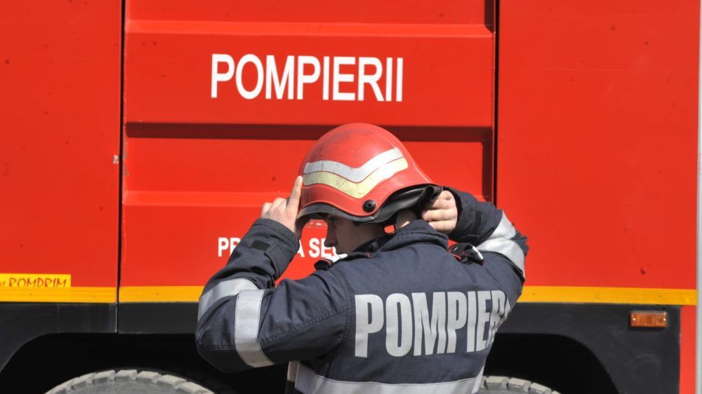 Incendiu puternic la o fabrică de mase plastice din Hunedoara