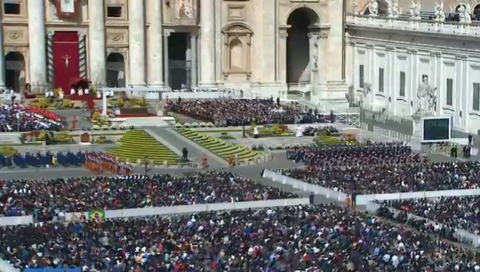 Mesajul Papei de Paştele Catolic: Apel la pace în Ţara Sfântă, Siria, Ucraina şi Peninsula Coreea