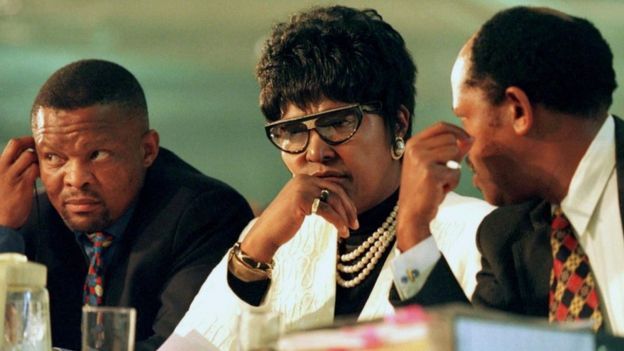 A murit fosta "mamă a naţiunii' sud-africane, consoarta lui Nelson Mandela