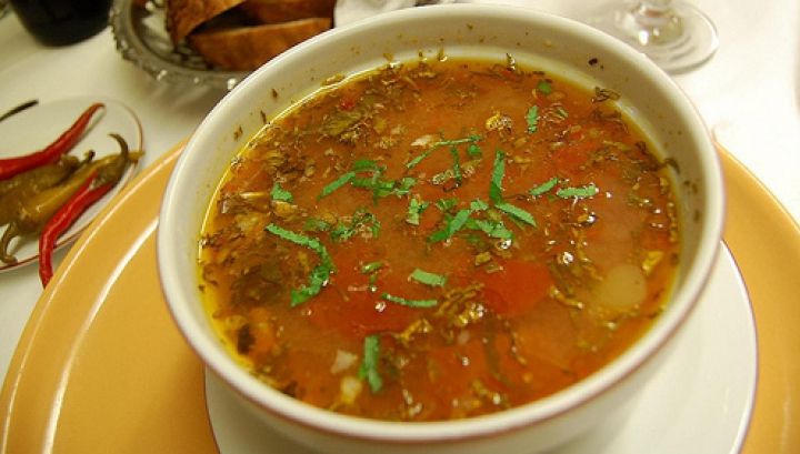 Otrava din ciorbă. Greşeala pe care o fac toate gospodinele atunci când gătesc ciorba