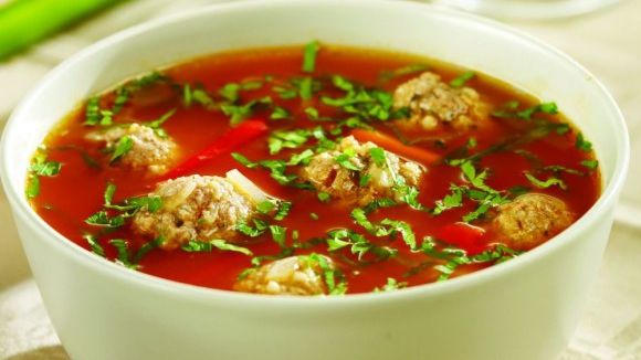 Leuşteanul e nelipsit din ciorbele românilor. Cât de sănătos este, de fapt