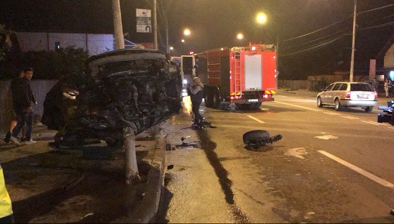 Accident incredibil, maşina făcută praf, şoferul nevătămat