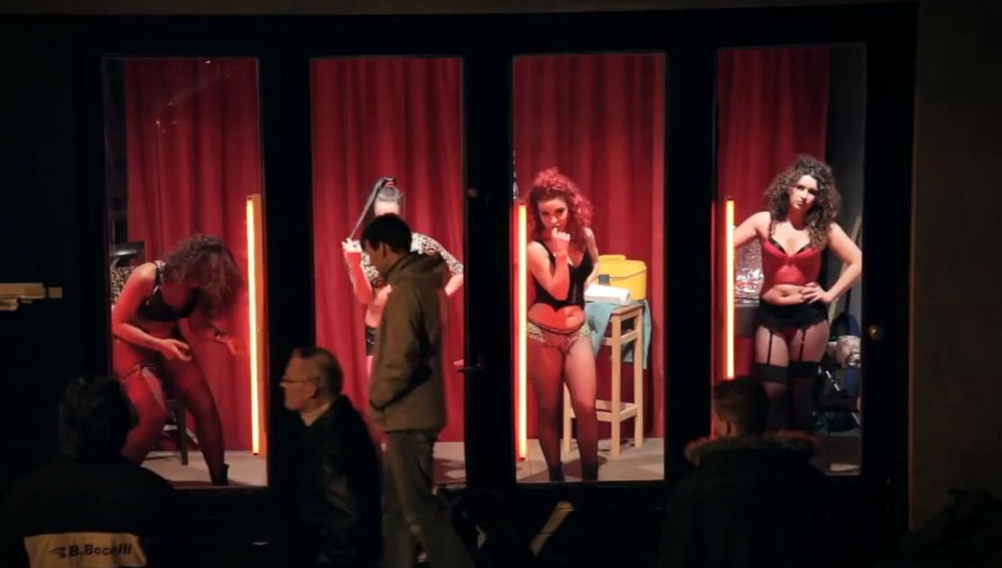 Drama Angelicăi, românca traficată în vitrinele din Amsterdam. Bătută şi violată, trăia cu 9€ pe zi