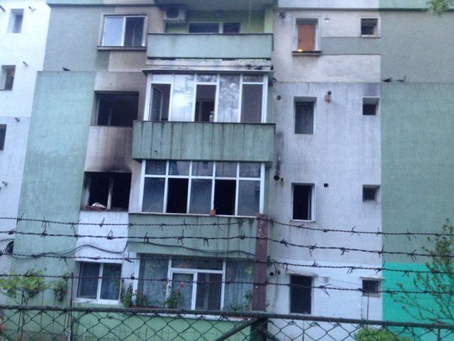 Incendiu la Iași. Opt persoane, intoxicate cu fum. De la ce a plecat totul