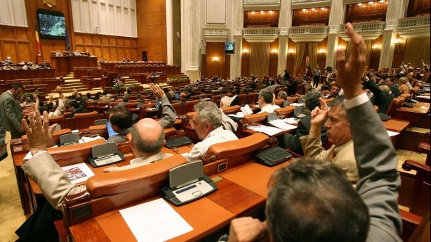 Deputații au votat pentru super-imunitatea judecătorilor CCR