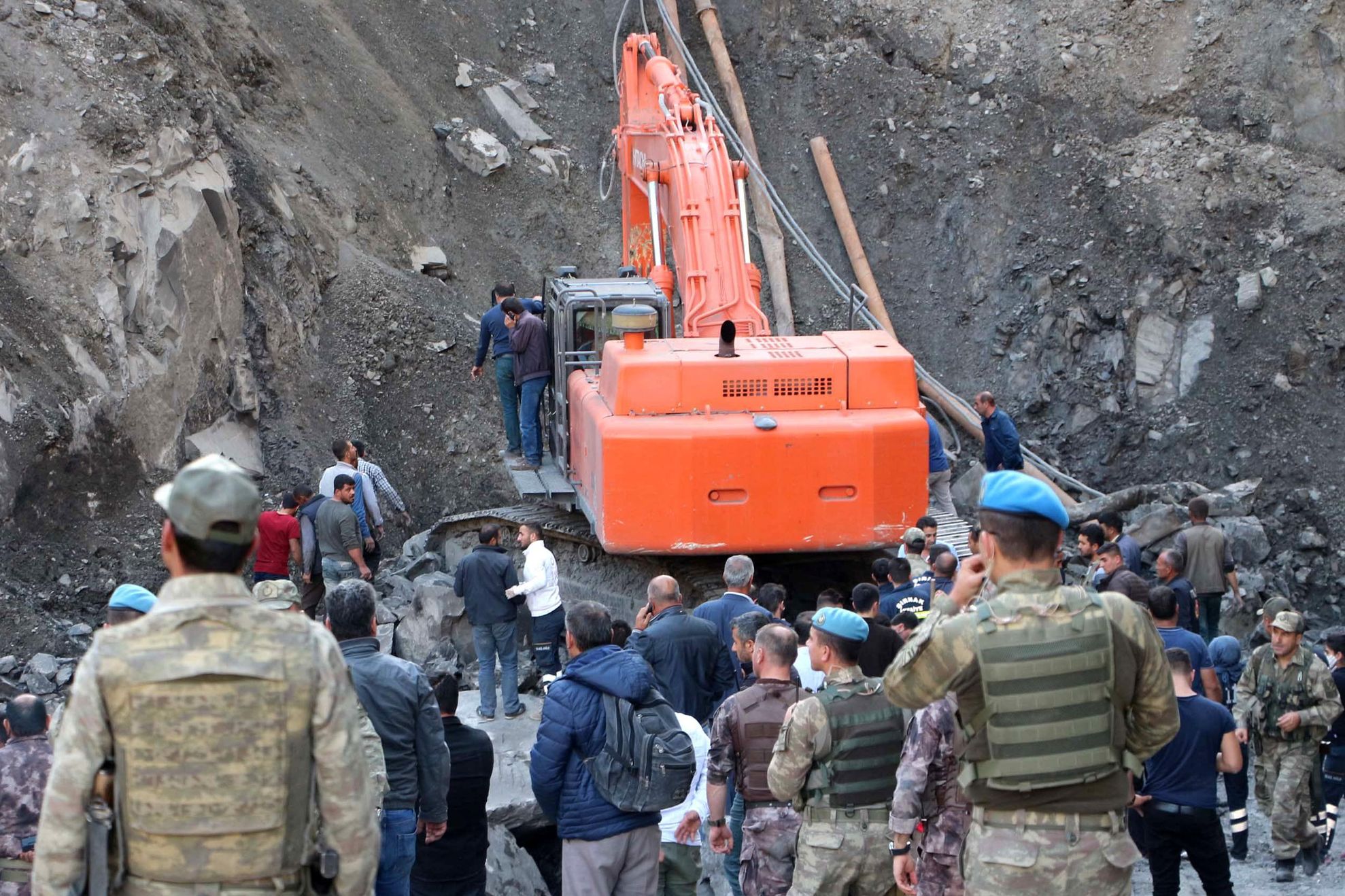 Mină prăbușită după un cutremur. Doi morți și trei dispăruți