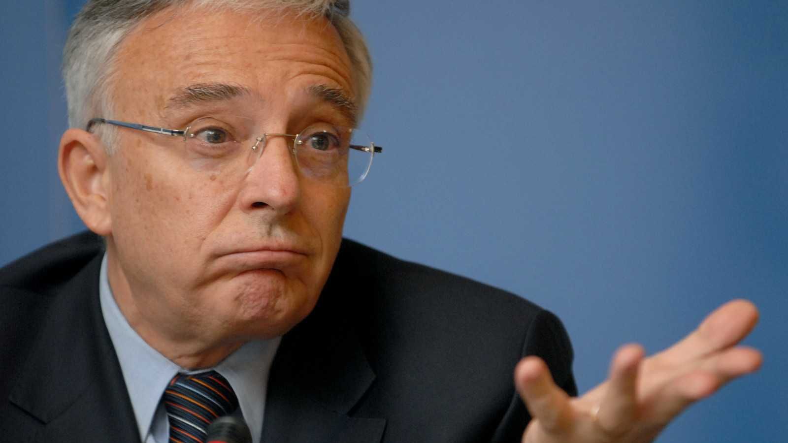 Mugur Isărescu: imagini inedite din podgoria de la Drăgăşani a guvernatorului BNR 
