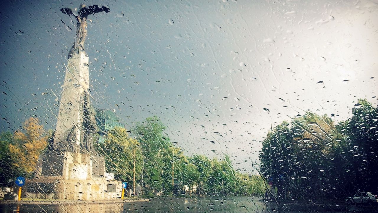 Cum va fi vremea în acest weekend. Când avem nevoie de umbrele