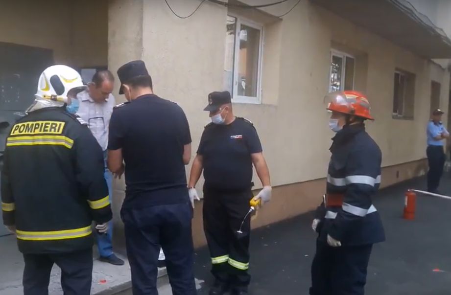 "Argint viu" aruncat pe stradă, autorităţile în alertă (VIDEO)