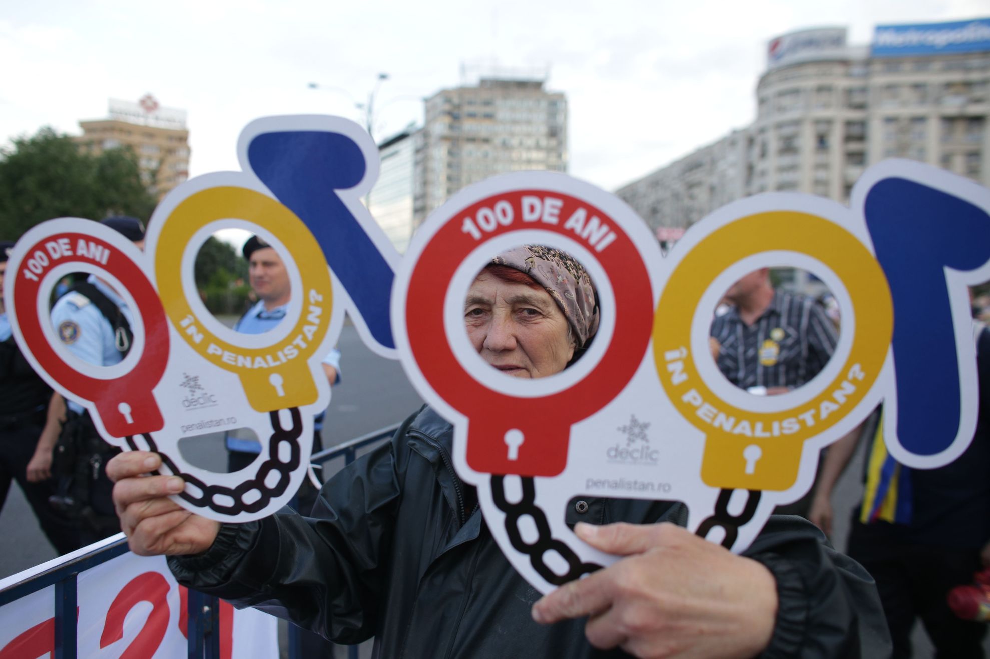 Protestul din Piaţa Victoriei în imagini: 100 de ani în Penalistan?