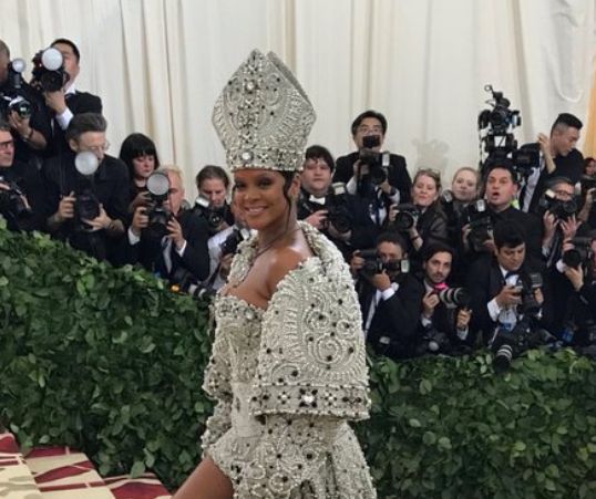 Rihanna nu a mai scos un album de 3 ani, dar este cea mai bogată cântăreață din lume
