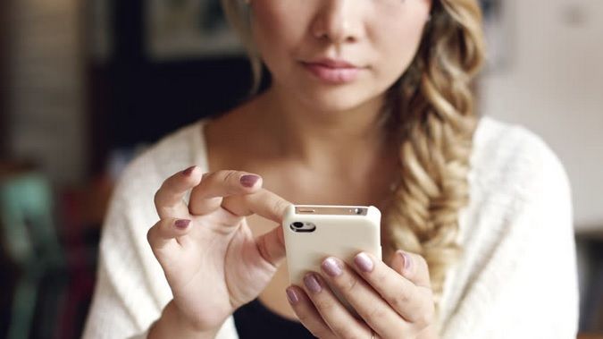 La ce vă expuneți când instalați aplicații noi pe telefonul mobil 