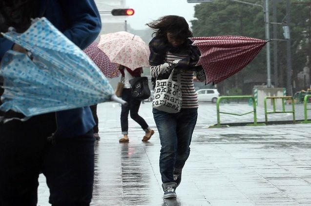 ALERTĂ METEO: COD GALBEN de ploi torenţiale. Informare meteo de vijelii şi grindină