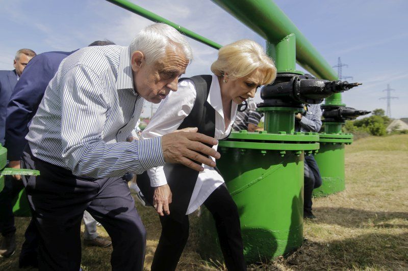 Imaginea zilei! Daea este Dăncilă premier :)