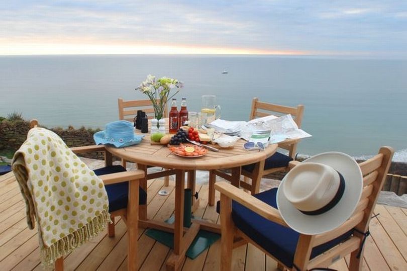 Au transformat o simplă cabană într-o casă de vacanță de lux. Imagini de la fața locului