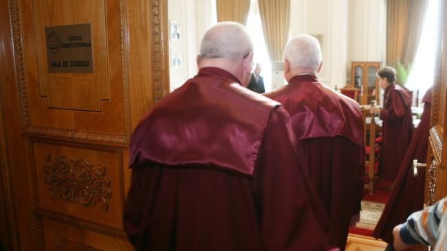 CCR, în neconstituţionalitate. Cum îşi încalcă propria decizie. Tudorel Toder, implicat