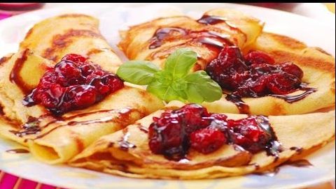 Postul Sf. Petru şi Pavel. Reţetă: cele mai gustoase clătite de post cu dulceaţă de vişine