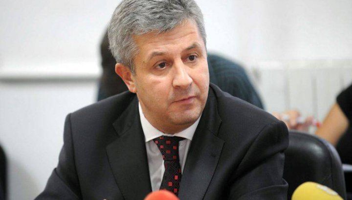 Prima reacţie PSD: "Preşedintele trage de timp"