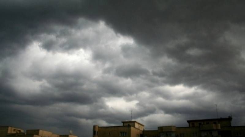 Ploi, grindină și descărcări electrice, sâmbătă. Ce județe sunt lovite