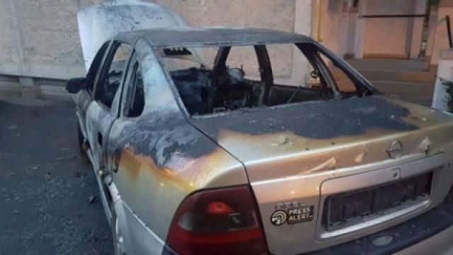 Mașina redactorului şef al PressAlert, INCENDIATĂ. Atacul a fost în stil mafiot
