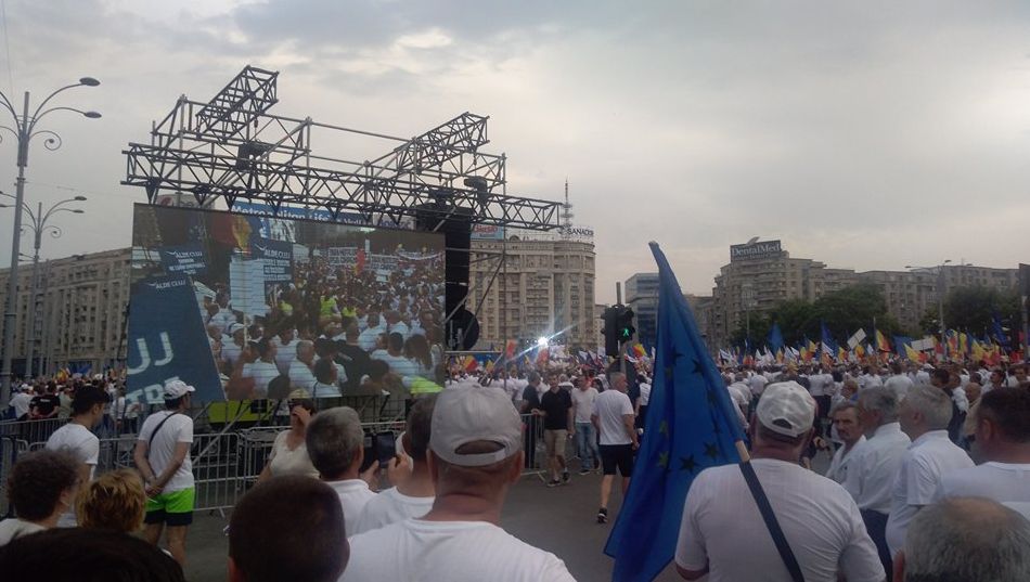 VIDEO. Abuz la mitingul PSD: Un organizator cerea bani pe apa care trebuia să fie gratis